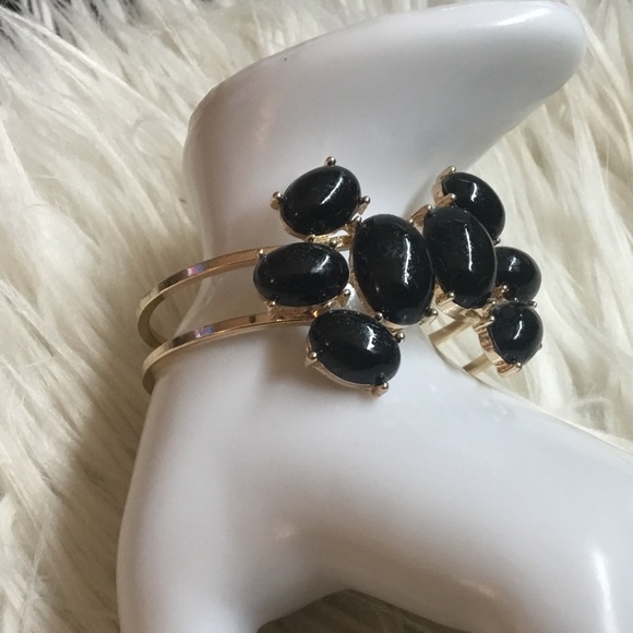 Vintage Gold Black Bead Hinged Bracelet - Picture 3 of 7